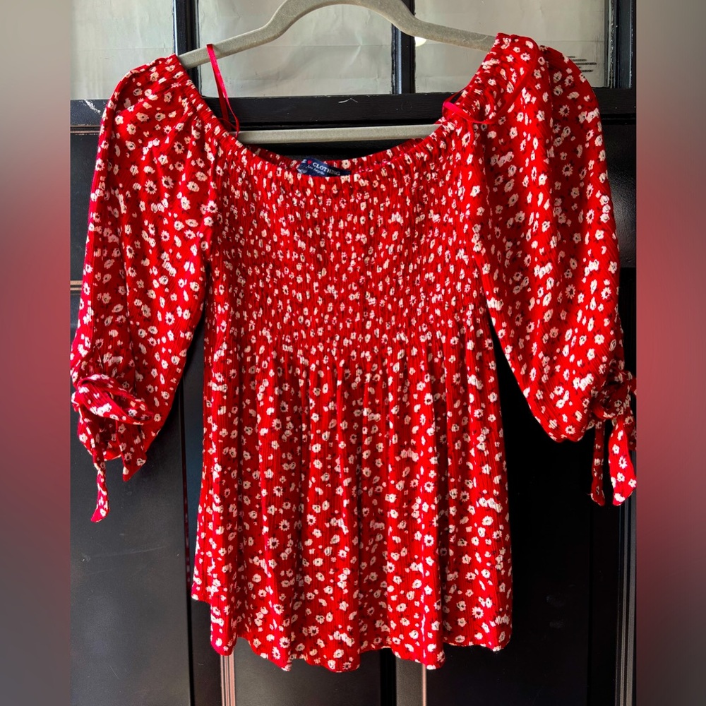 Size M Top. Tie sleeves
